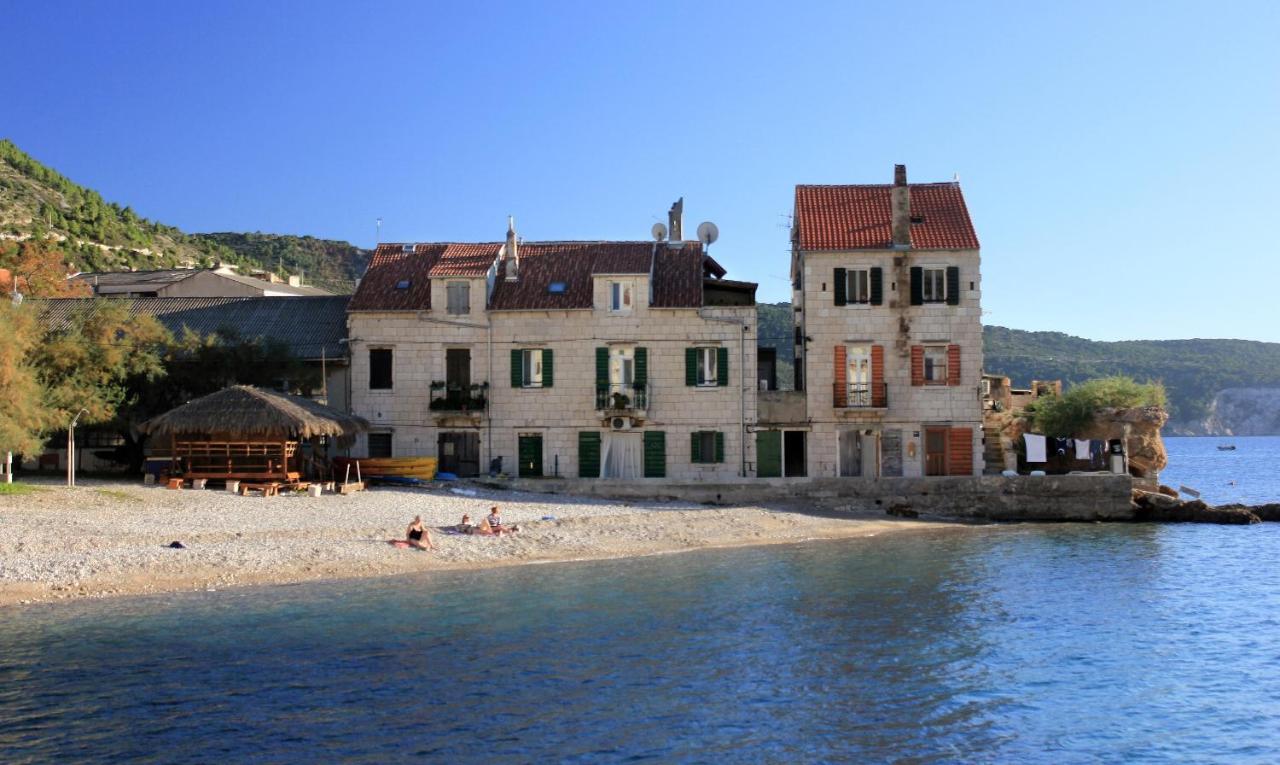 Apartments And Rooms By The Sea Komiza, Vis - 2431 المظهر الخارجي الصورة