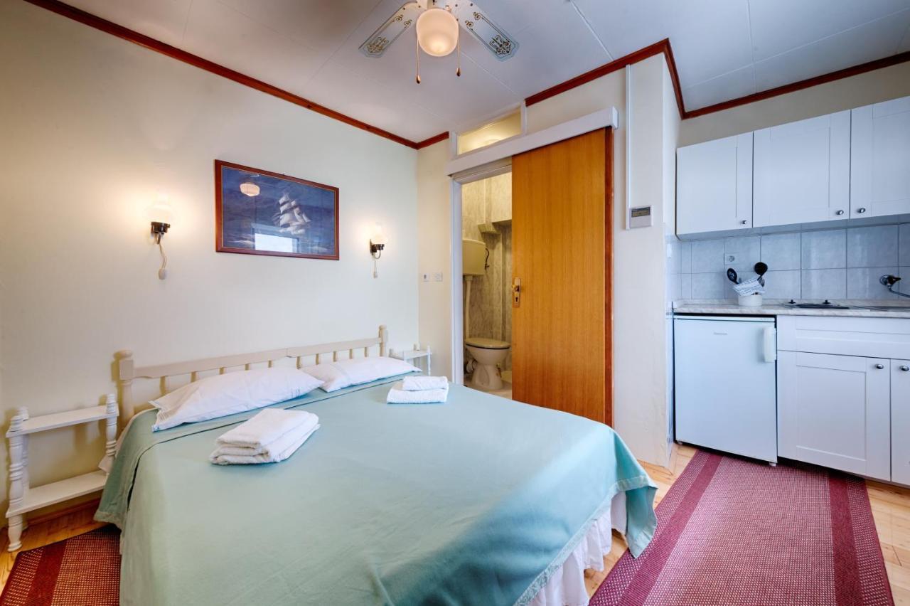Apartments And Rooms By The Sea Komiza, Vis - 2431 المظهر الخارجي الصورة